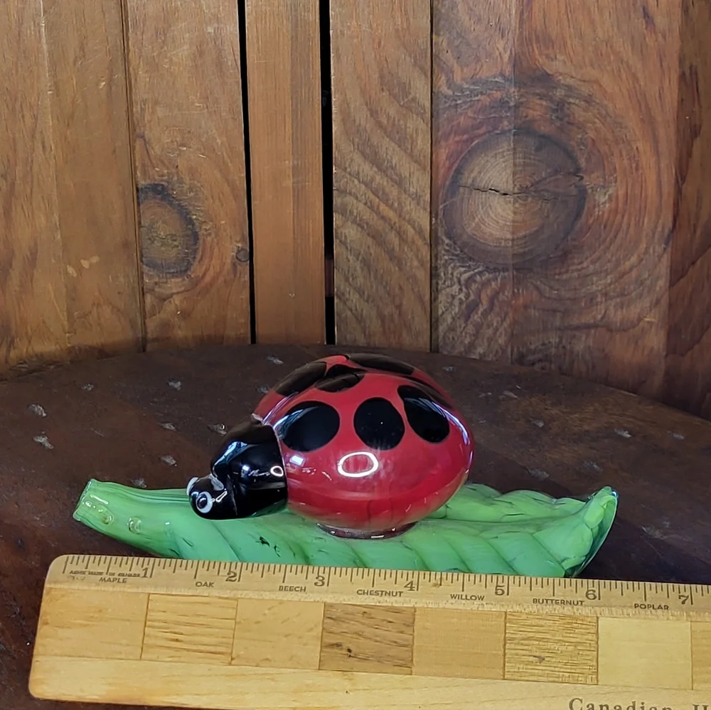 Glass Ladybug on Leaf Figurine - Picture 8 of 15